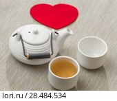 Valentine's day surprice for couple. Romantic tea set with red heart. Стоковое фото, фотограф Kirill Kedrinskiy / Ingram Publishing / Фотобанк Лори