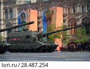 Парад в честь Дня Победы в Москве. Российская 152-мм самоходная гаубица бригадного звена "Коалиция-СВ" (2018 год). Редакционное фото, фотограф Free Wind / Фотобанк Лори