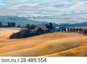 Tuscany sunrise countryside, Italy (2017 год). Редакционное фото, фотограф Юрий Брыкайло / Фотобанк Лори