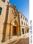 Ciutadella Menorca carrer Mao church downtown in Ciudadela Balearic Islands (2013 год). Стоковое фото, фотограф Tono Balaguer / Ingram Publishing / Фотобанк Лори