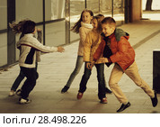 Children playing romp game Touch-last. Стоковое фото, фотограф Яков Филимонов / Фотобанк Лори