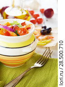 Seafood pot with shrimps and vegetables. Стоковое фото, агентство Ingram Publishing / Фотобанк Лори