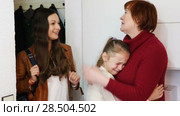 Young woman saying goodbye to her mother and upset daughter at door. Стоковое видео, видеограф Яков Филимонов / Фотобанк Лори