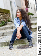 Portrait of attractive mixed woman in urban background wearing casual clothes. Стоковое фото, фотограф Javier Sánchez Mingorance / Ingram Publishing / Фотобанк Лори