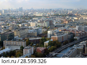 Панорама центра Москвы с видом на Кремль со смотровой площадки в Свиссотель Красные холмы (2017 год). Стоковое фото, фотограф Елена Орлова / Фотобанк Лори
