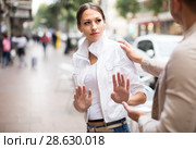 Angry woman getting rid of unwelcome stranger. Стоковое фото, фотограф Яков Филимонов / Фотобанк Лори