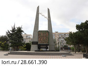 Памятник в Евпатории около ЖД (2018 год). Редакционное фото, фотограф Кузнецов Максим / Фотобанк Лори