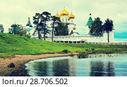 Male Ipatievsky Monastery at cloudy day in Kostroma, Russia (2016 год). Стоковое фото, фотограф Яков Филимонов / Фотобанк Лори