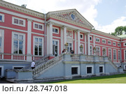 Москва. Усадьба Кусково. Шереметевский дворец (1769—1775). Вид со стороны парка (2018 год). Редакционное фото, фотограф Илюхина Наталья / Фотобанк Лори
