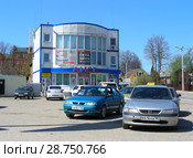 Торговый комплекс "Аист". Колхозная улица, 1. Город Волоколамск. Волоколамский район. Московская область (2015 год). Редакционное фото, фотограф lana1501 / Фотобанк Лори
