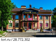 Россия, Кострома,улица Титова, 2Б,ресторан "Золотой Дракон" (2018 год). Редакционное фото, фотограф glokaya_kuzdra / Фотобанк Лори