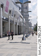 Москва. Офисно-торговый центр Lotte Plaza на Новинском бульваре (2018 год). Редакционное фото, фотограф Илюхина Наталья / Фотобанк Лори