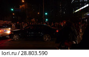 Ночной Пекин. Уличное движение. Beijing in evening - traffic at the crossroads. (2017 год). Стоковое видео, видеограф Евгений Романов / Фотобанк Лори