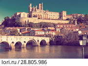 Image of Pont Vieux and St Nazaire Cathedral in Beziers (2017 год). Стоковое фото, фотограф Яков Филимонов / Фотобанк Лори