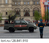 Армейский пикап УАЗ-23632-148-64 с пятиместной кабиной и двумя пулеметами на генеральной репетиции парада в честь Дня Победы на Красной площади (2018 год). Редакционное фото, фотограф Free Wind / Фотобанк Лори