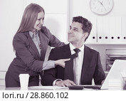 Businesswoman seducing male colleague. Стоковое фото, фотограф Яков Филимонов / Фотобанк Лори