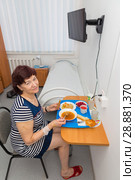 The patient of the clinic dines in the hospital room. Стоковое фото, фотограф Акиньшин Владимир / Фотобанк Лори