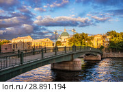 Измайловский собор и Красноармейский мост Izmailovsky Cathedral and the  Krasnoarmeyskiy bridge (2018 год). Стоковое фото, фотограф Baturina Yuliya / Фотобанк Лори