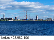 Industrial zone on the coast behind a vast water area, a general view (2018 год). Стоковое фото, фотограф Евгений Харитонов / Фотобанк Лори