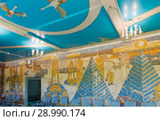 Россия,  Сибирь,Тюменская область, Уватский район, Туртас , Сургутское отделение Свердловской ж.д. , железнодорожная станция  Юность -Комсомольская, Мозаика и потолочная роспись зала ожидания вокзала (2018 год). Редакционное фото, фотограф Александр Циликин / Фотобанк Лори