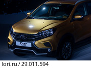 Автомобиль Lada XRAY Cross во время презентации новых моделей Lada семейства Granta в новой ИКС-стилистике на московском международном автомобильном салоне (ММАС – 2018) в МВЦ "Крокус Экспо", Россия. Редакционное фото, фотограф Николай Винокуров / Фотобанк Лори