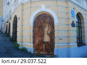 Штирлиц - Исаев. Памятник в г. Владивостоке (2018 год). Редакционное фото, фотограф syngach / Фотобанк Лори