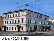 Москва, пересечениие улиц Воронцово поле и Подсосенского переулка, дом 32. Киностудия "Изарус фильм" в старинной усадьбе (2018 год). Редакционное фото, фотограф Овчинникова Ирина / Фотобанк Лори