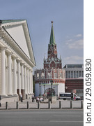 Москва. Кутафья (Предмостная) и Троицкая башни Московского Кремля (2018 год). Редакционное фото, фотограф Илюхина Наталья / Фотобанк Лори