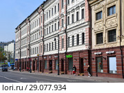 Москва. Дом на улице Лубянский проезд, 27/1 ст1, Солянский проезд, 1, Большой Спасоглинищевский переулок, 14 со стороны Солянского проезда (2018 год). Редакционное фото, фотограф Овчинникова Ирина / Фотобанк Лори