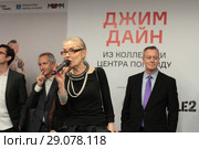 Директор Ольга Свиблова на открытии выставки в МАММ «Джим Дайн. Из коллекции Центра Помпиду» (2018 год). Редакционное фото, фотограф Дмитрий Неумоин / Фотобанк Лори