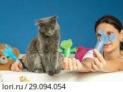 Кот устал от игры в кукольный театр. Стоковое фото, фотограф Иванов Алексей / Фотобанк Лори