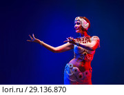Beautiful oriental dancer in a white pearl costume. Стоковое фото, фотограф Игорь Бородин / Фотобанк Лори