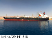 Industrial tanker ship loading in a port (2018 год). Стоковое фото, фотограф EugeneSergeev / Фотобанк Лори