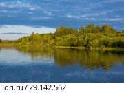 Закат над Бугровским водохранилищем. Пушкинские горы (2018 год). Редакционное фото, фотограф Марина Володько / Фотобанк Лори