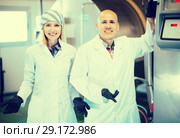 Farm staff with milk cisterns in plant. Стоковое фото, фотограф Яков Филимонов / Фотобанк Лори