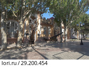 Евпаторийский краеведческий музей на улице Дувановская в курортном городе Евпатории, Крым (2018 год). Редакционное фото, фотограф Николай Мухорин / Фотобанк Лори