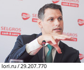 Генеральный директор Selgros Cash & Carry Россия Михаэль Ципфель во время пресс-конференции в день открытия супермаркета в Зеленограде (2018 год). Редакционное фото, фотограф Сайганов Александр / Фотобанк Лори