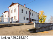 Дом (Евсеева) Башурова после реставрации по улице улице Бабкина, 2 / Петровского, 11 в городе Енисейске (2018 год). Стоковое фото, фотограф Владимир Пойлов / Фотобанк Лори