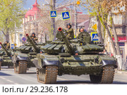 Russia, Samara, May 2018: New military modified russian army main battle tank T-72B3M in green camouflage at the city street. Редакционное фото, фотограф Акиньшин Владимир / Фотобанк Лори