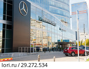 Mercedes-Benz. Ленинградский проспект. Москва. Россия (2018 год). Редакционное фото, фотограф E. O. / Фотобанк Лори