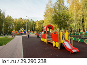 Город Тула. Детский городок в центральном парке имени Белоусова города Тулы осенним днём (2018 год). Редакционное фото, фотограф Игорь Низов / Фотобанк Лори