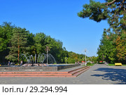 Город Невинномысск, Ставропольский край. Фонтан на бульваре Мира осенью (2018 год). Стоковое фото, фотограф Овчинникова Ирина / Фотобанк Лори