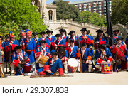 People in uniforms of historical Catalan armies on National Day of Catalonia (2018 год). Редакционное фото, фотограф Яков Филимонов / Фотобанк Лори