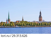 Вид на Старый город с Даугавы. Рига. Латвия (2018 год). Стоковое фото, фотограф Сергей Афанасьев / Фотобанк Лори