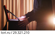 A man puts the case on a table, opens it and looking inside. Стоковое видео, видеограф Константин Шишкин / Фотобанк Лори