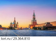 Москва. Предрассветная Красная площадь. Pre-dawn Red Square in Moscow (2018 год). Стоковое фото, фотограф Baturina Yuliya / Фотобанк Лори