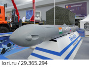 Сверхзвуковая противокорабельная ракета BRAHMOS на Международном военно-техническом форуме "Армия-2018". Кубинка, военно-патриотический парк "Патриот" Редакционное фото, фотограф Игорь Долгов / Фотобанк Лори