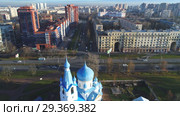 Церковь Рождества Христова на фоне Московского района солнечным ноябрьским днем. Санкт-Петербург (2018 год). Стоковое видео, видеограф Виктор Карасев / Фотобанк Лори
