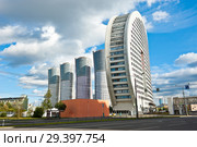 Жилой комплекс Гранд Парк. Солнечный день. Осень. Москва. Россия (2018 год). Редакционное фото, фотограф E. O. / Фотобанк Лори