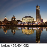 Московский международный Дом музыки на закате. Элитная гостиница Swissotel RedHills (2013 год). Редакционное фото, фотограф Юрий Кирсанов / Фотобанк Лори